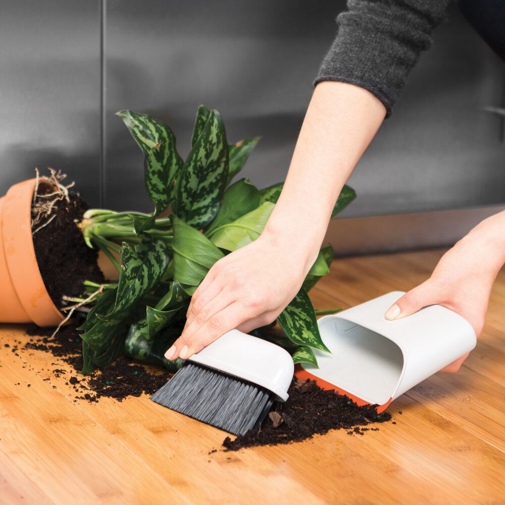 Compact Dustpan & Brush Set W3
