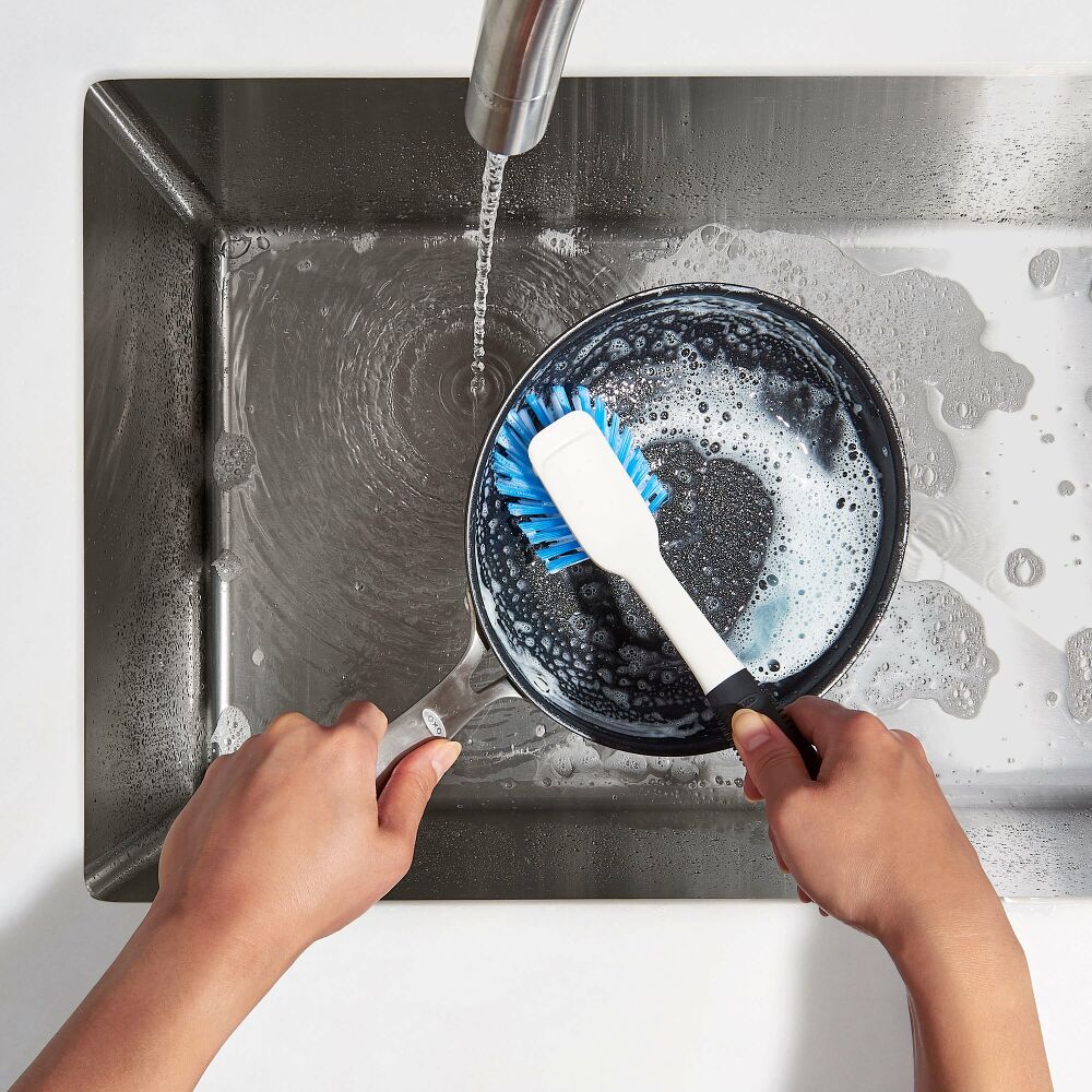 Dish Brush with Scraper Q4