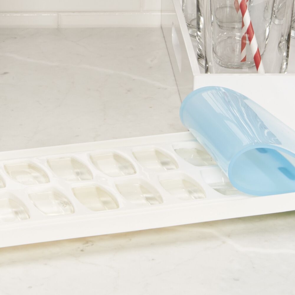 No-Spill Ice Cube Tray T9