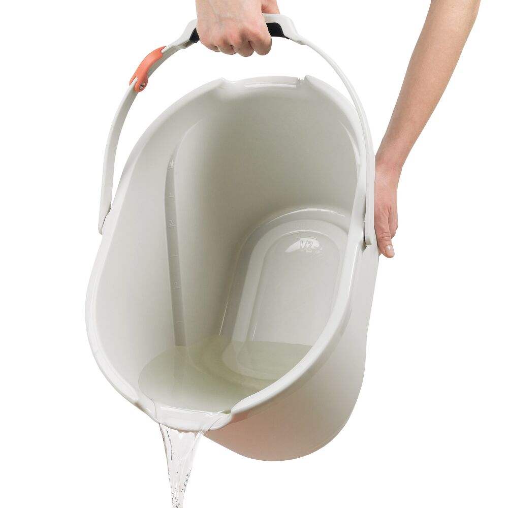 Angled Measuring Bucket W0