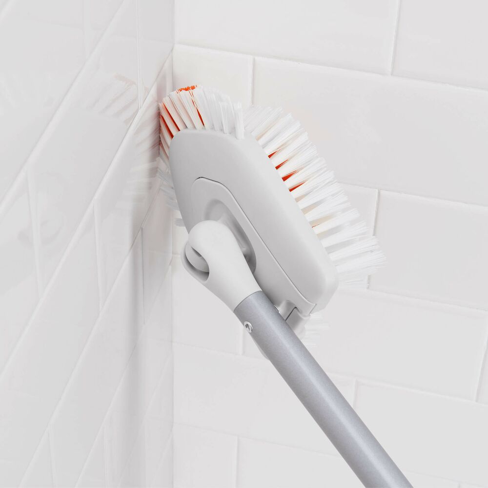 Extendable Tub & Tile Brush U7