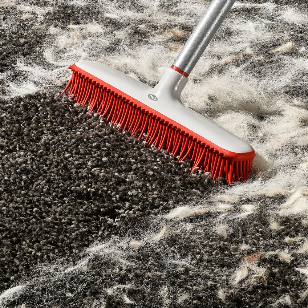 OXO Good Grips Fur Broom S6
