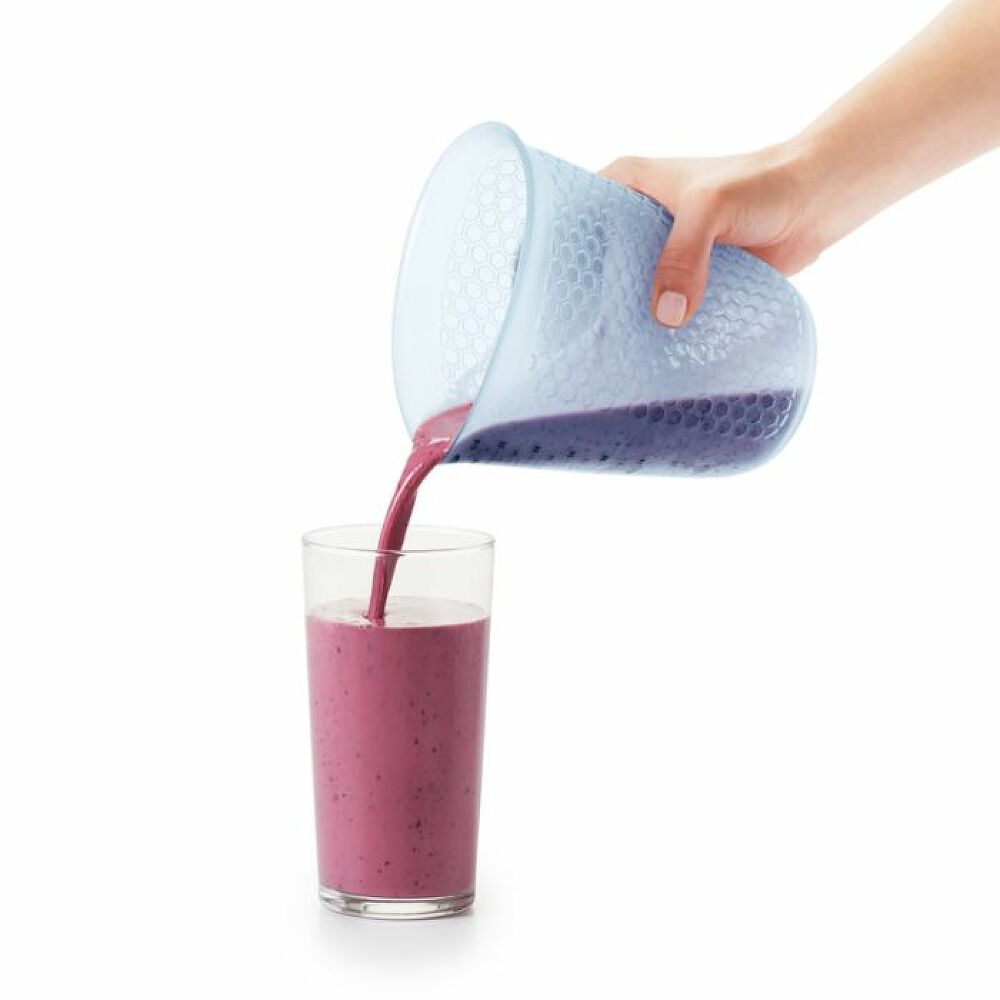 4 Cup Squeeze & Pour Measuring Cup E1